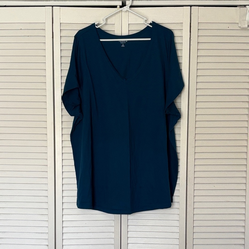 Torrid Women's Blue V-Neck Short Sleeve T-Shirt